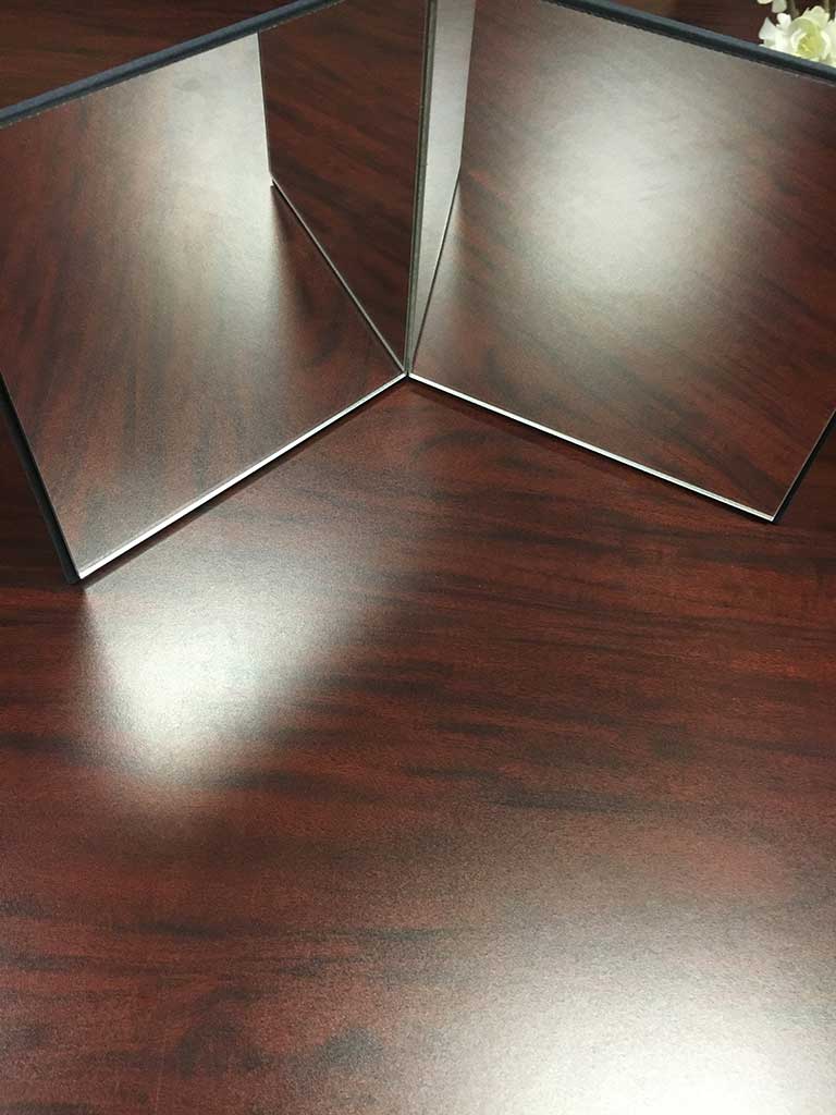 Mirror Books Help Those With Muscular Weakness in Their Face